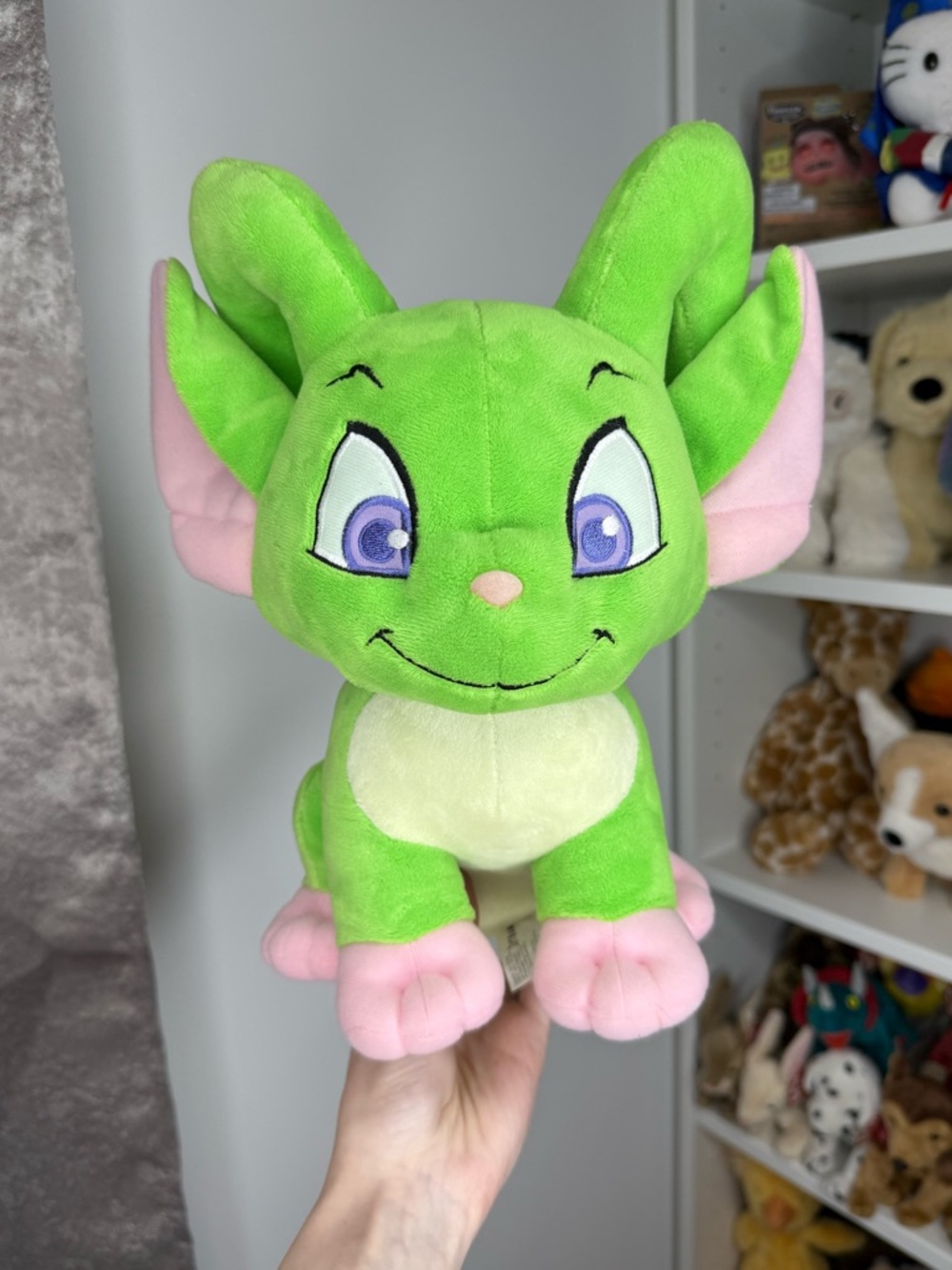 Retired Neopets Green Acara stuffed 2008 Series 2 Collectible